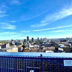 2 Bedrooms, Seperate Recption, Full Kitchen, Free Parking Apartment London